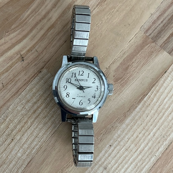 Benrus Ladies Watch Rare Vintage Mechanical Winding 17 Jewels Stretch Bracelet - Picture 5 of 9